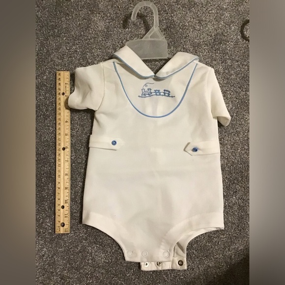 2 onesies and sweater for 18 month 14-18lb baby Disney Tigger, Train & Hornets - Picture 7 of 16